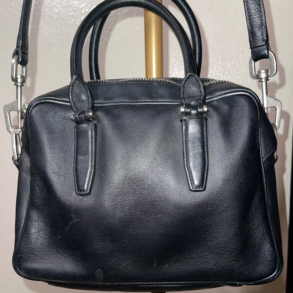 theys kens theory bag 100% leather  
Good condition